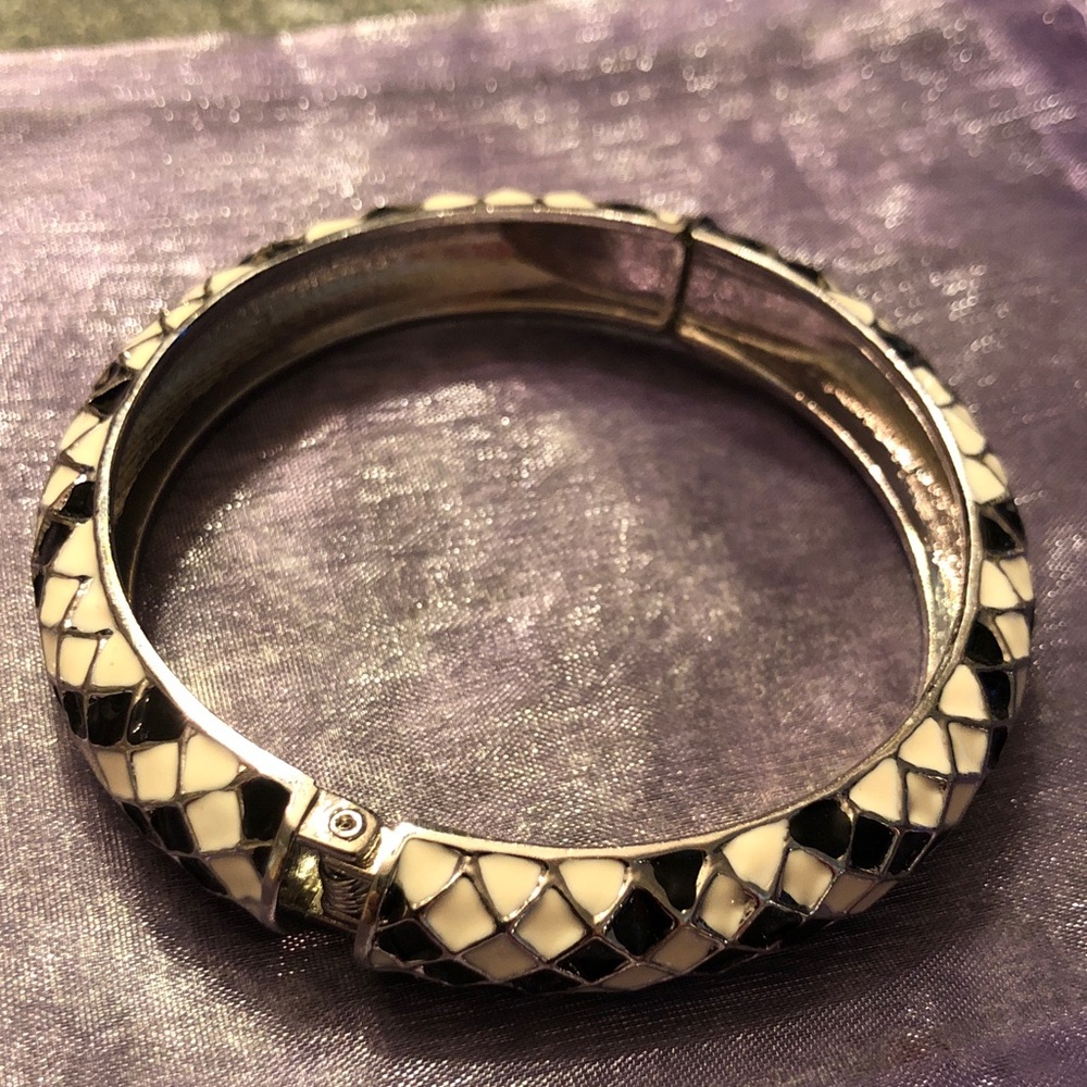 Silver Chevron Pattern Hinged Bracelet - White and Black Enamel